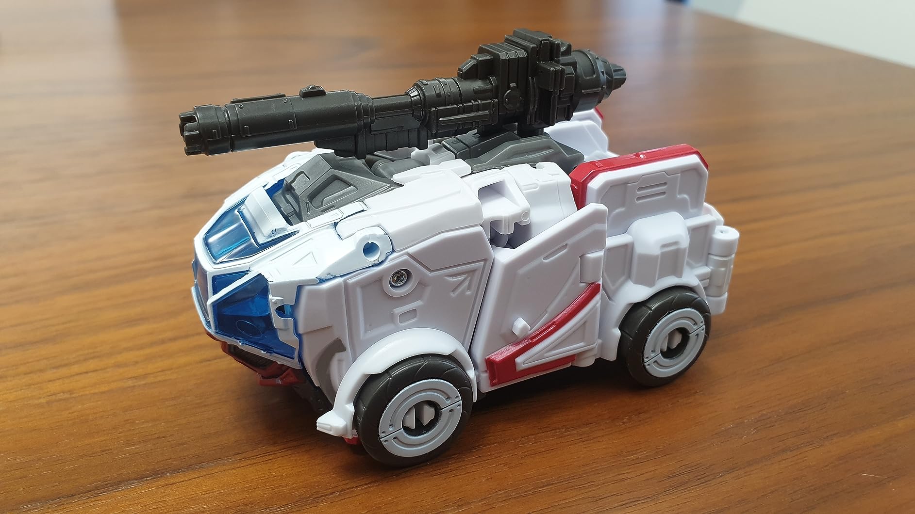 Transformers Studio Series 82 Ratchet Deluxe action figure 11 cm veicolo