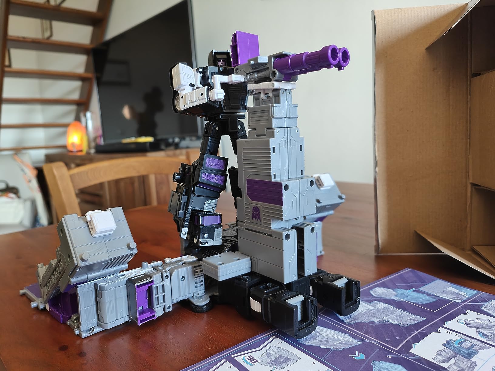 Transformers Legacy Motormaster action figure camion 33 cm combinabile