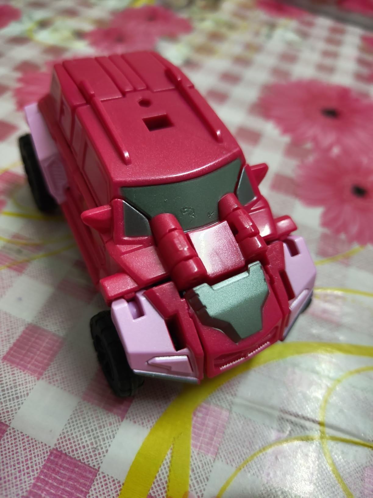 Transformers EarthSpark Bumblebee Warrior action figure 12,5 cm