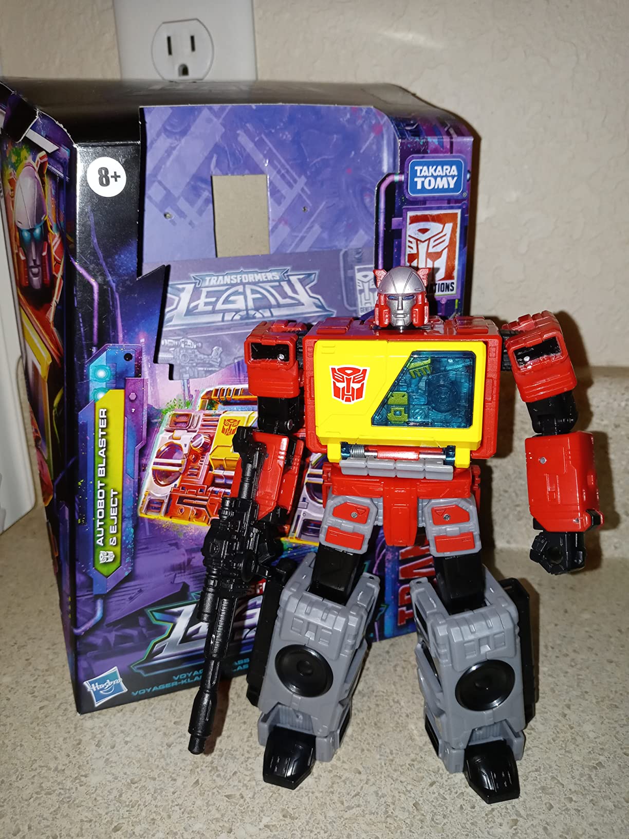 Transformers Legacy Voyager Autobot Blaster Eject action figure 17,5 cm