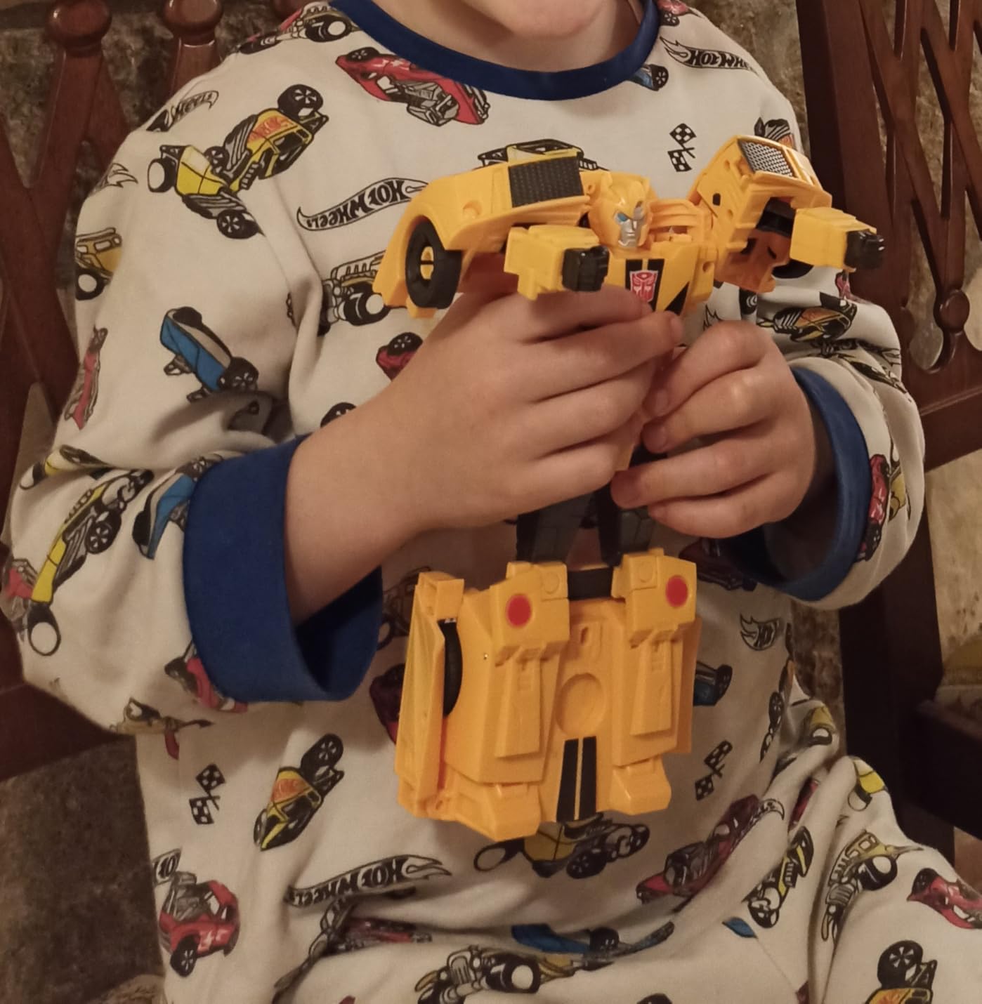 Transformers EarthSpark Bumblebee action figure auto 20 cm con Mo Malto
