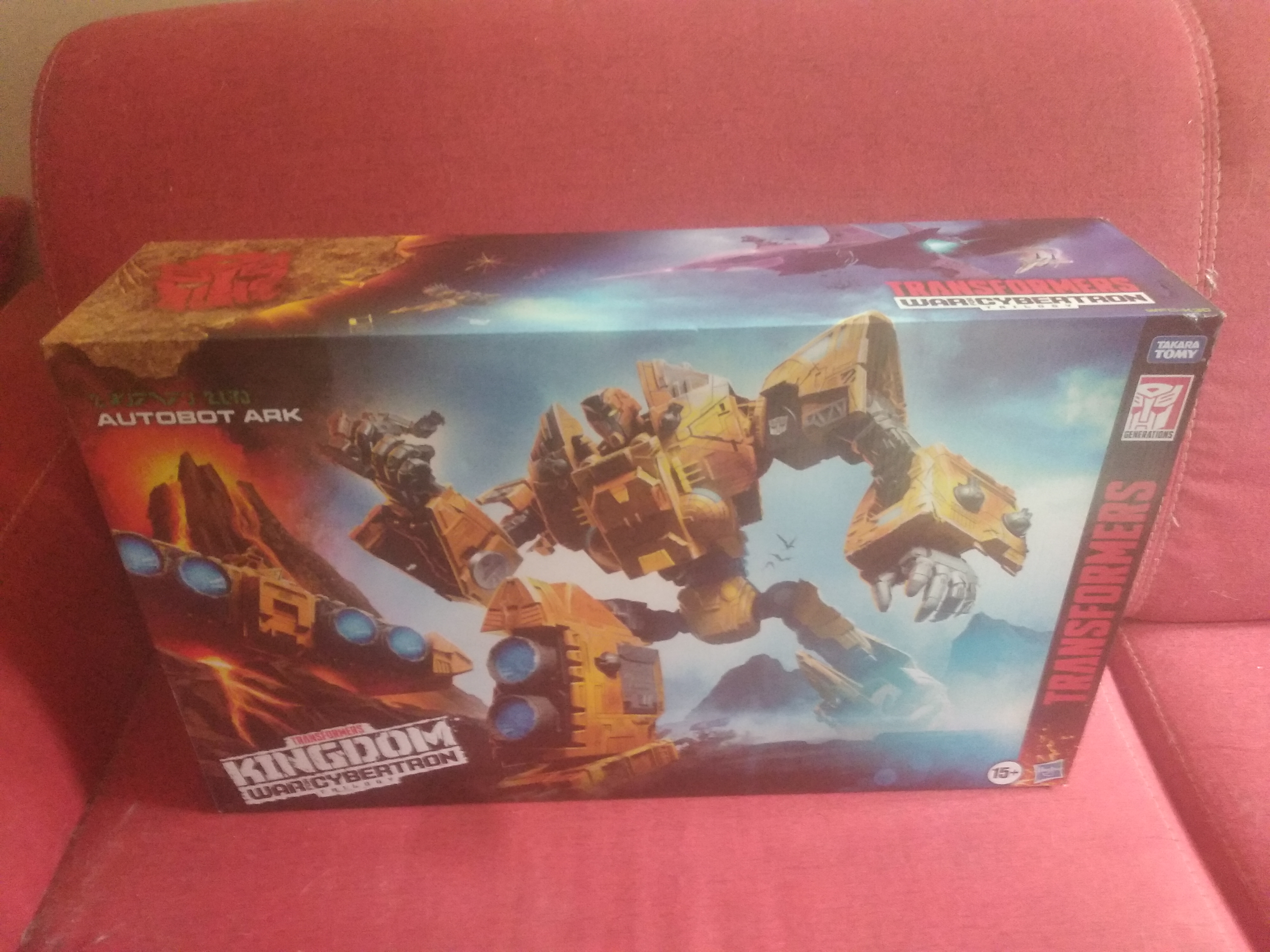 Transformers Kingdom Titan Autobot Ark WFC-K30 action figure 48 cm