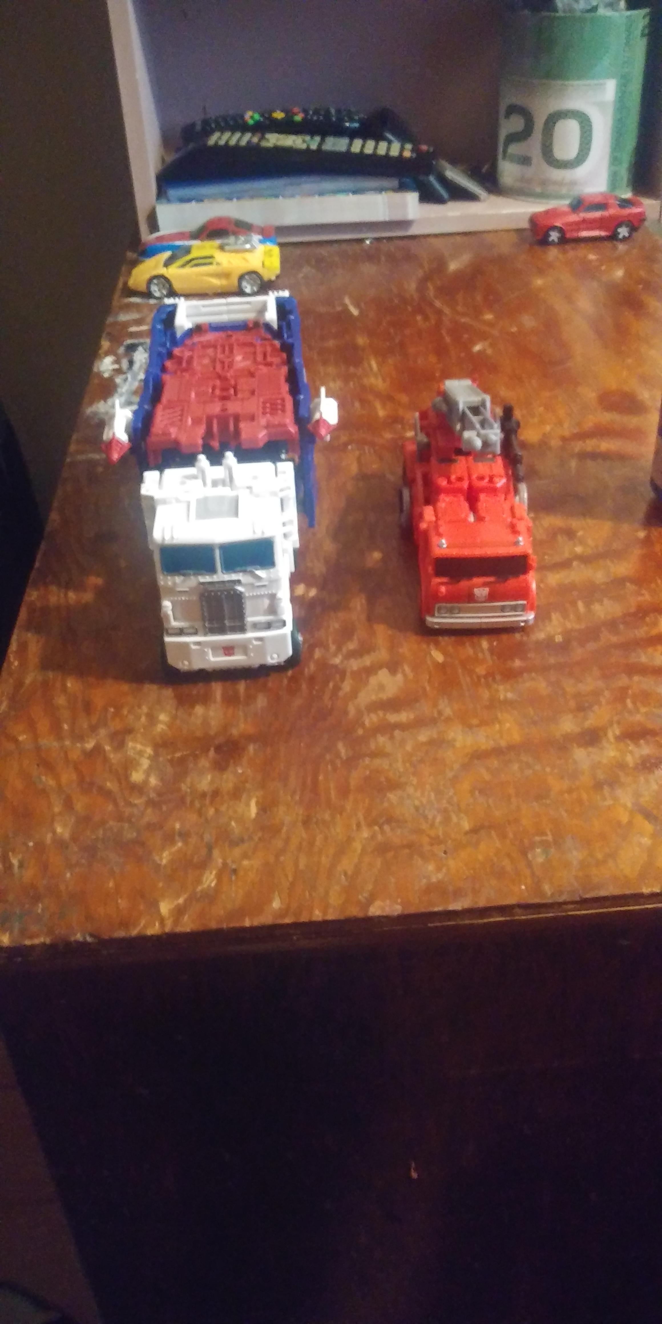 Transformers Kingdom WFC-K20 Ultra Magnus action figure 19 cm