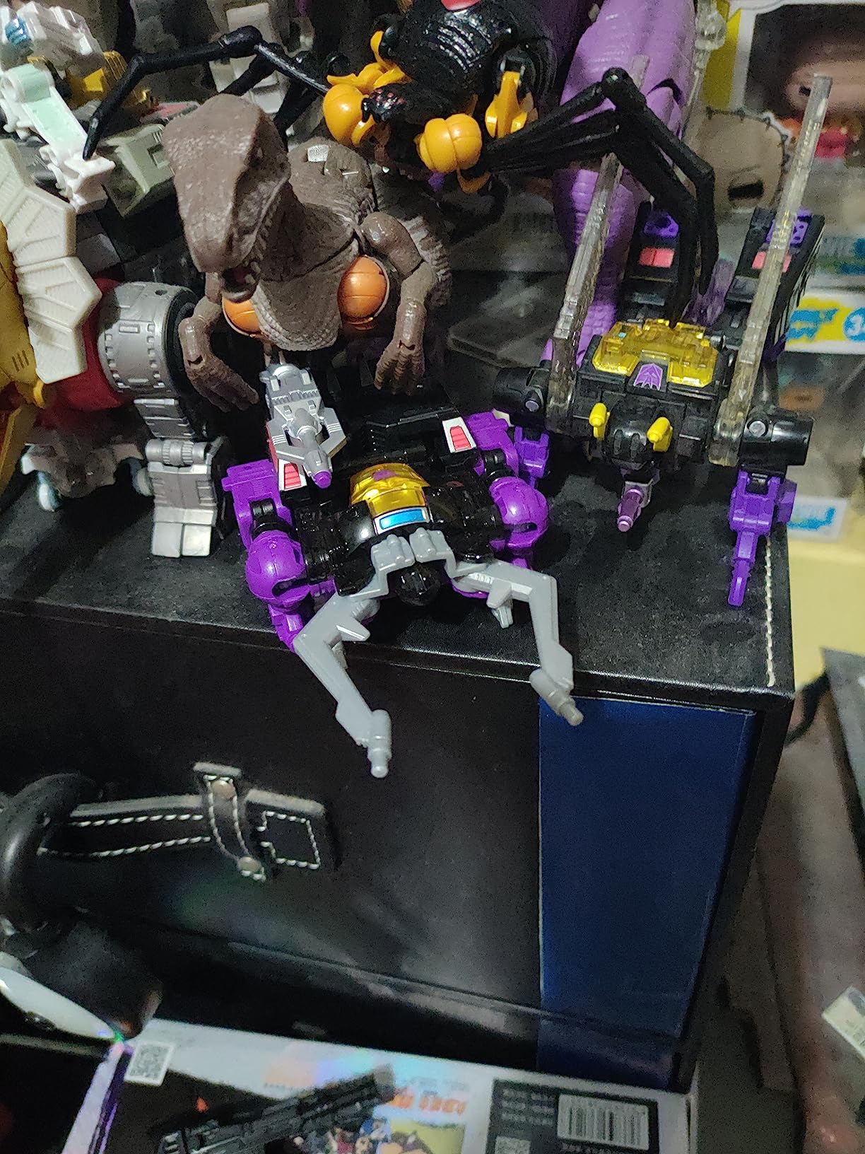 Transformers Legacy Shrapnel action figure Deluxe 14 cm coleottero