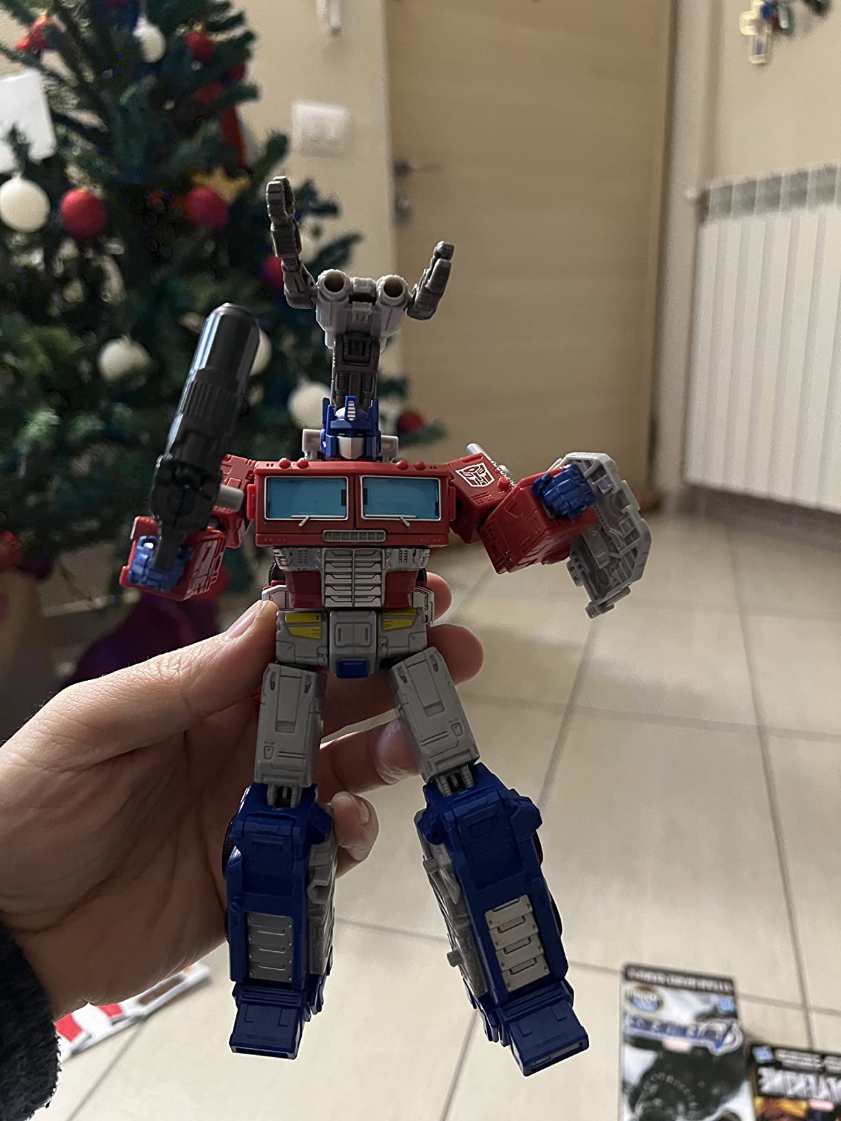 Transformers Kingdom Optimus Prime WFC-K11 Core action figure camion