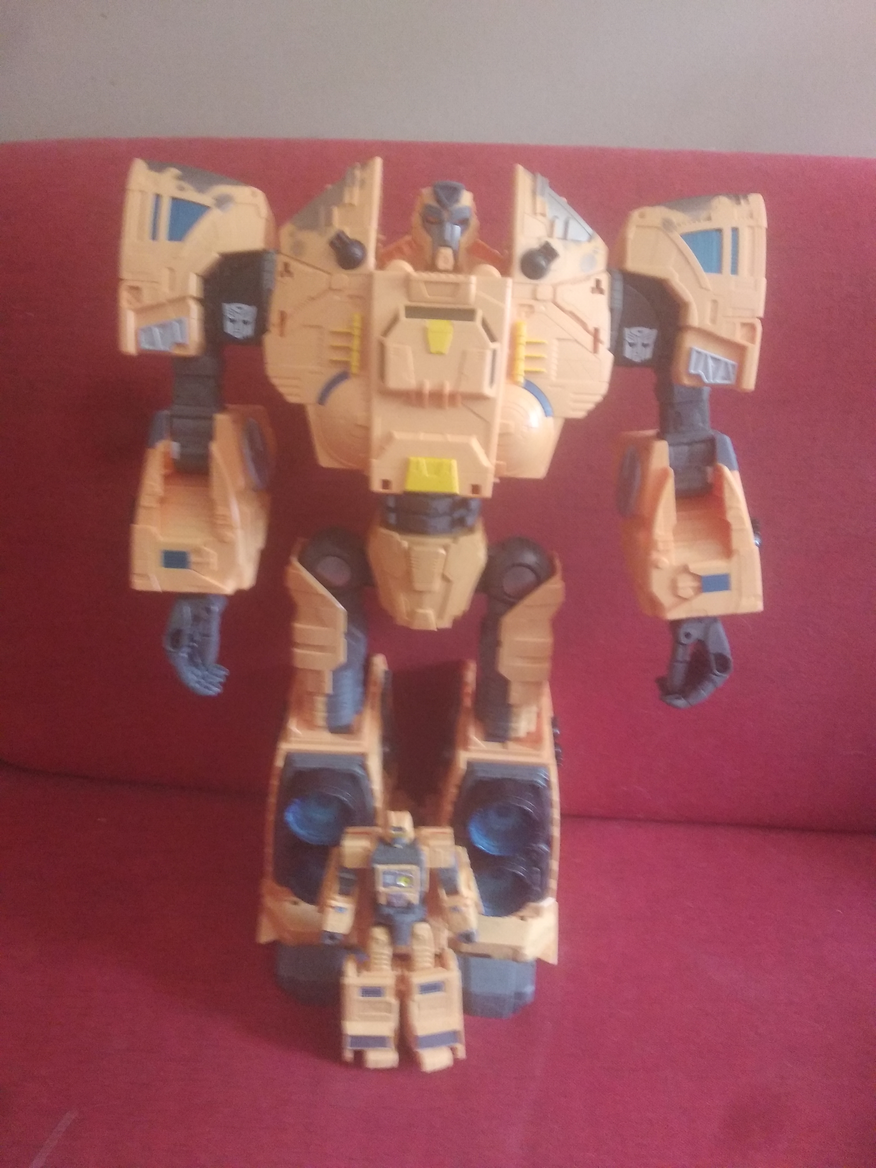 Transformers Kingdom Titan Autobot Ark WFC-K30 action figure 48 cm
