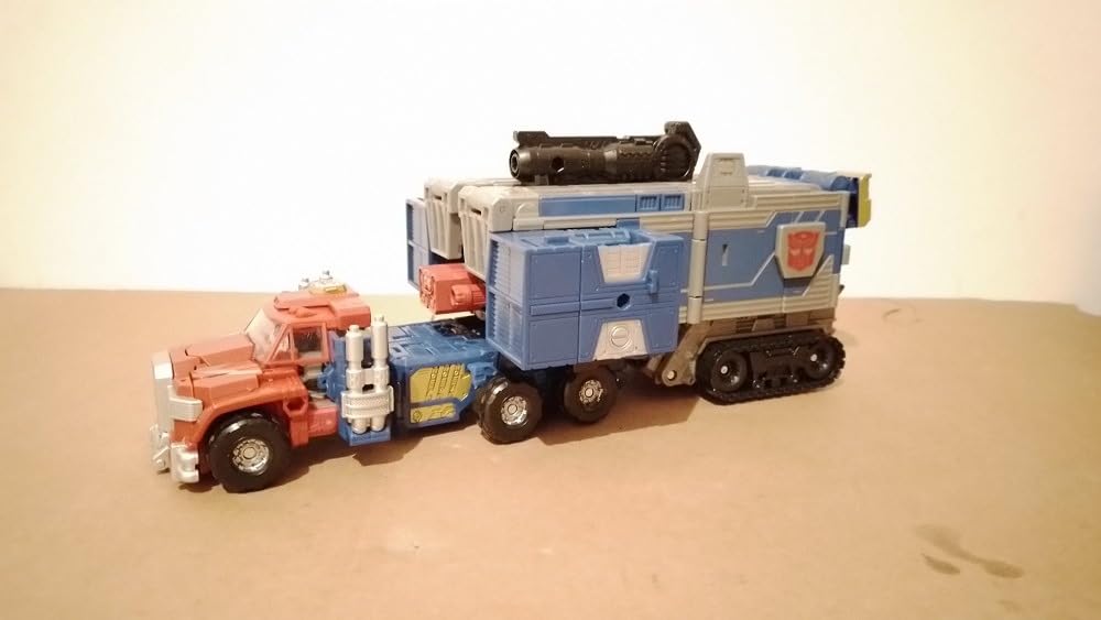 Transformers Legacy Optimus Prime action figure 19 cm Armada