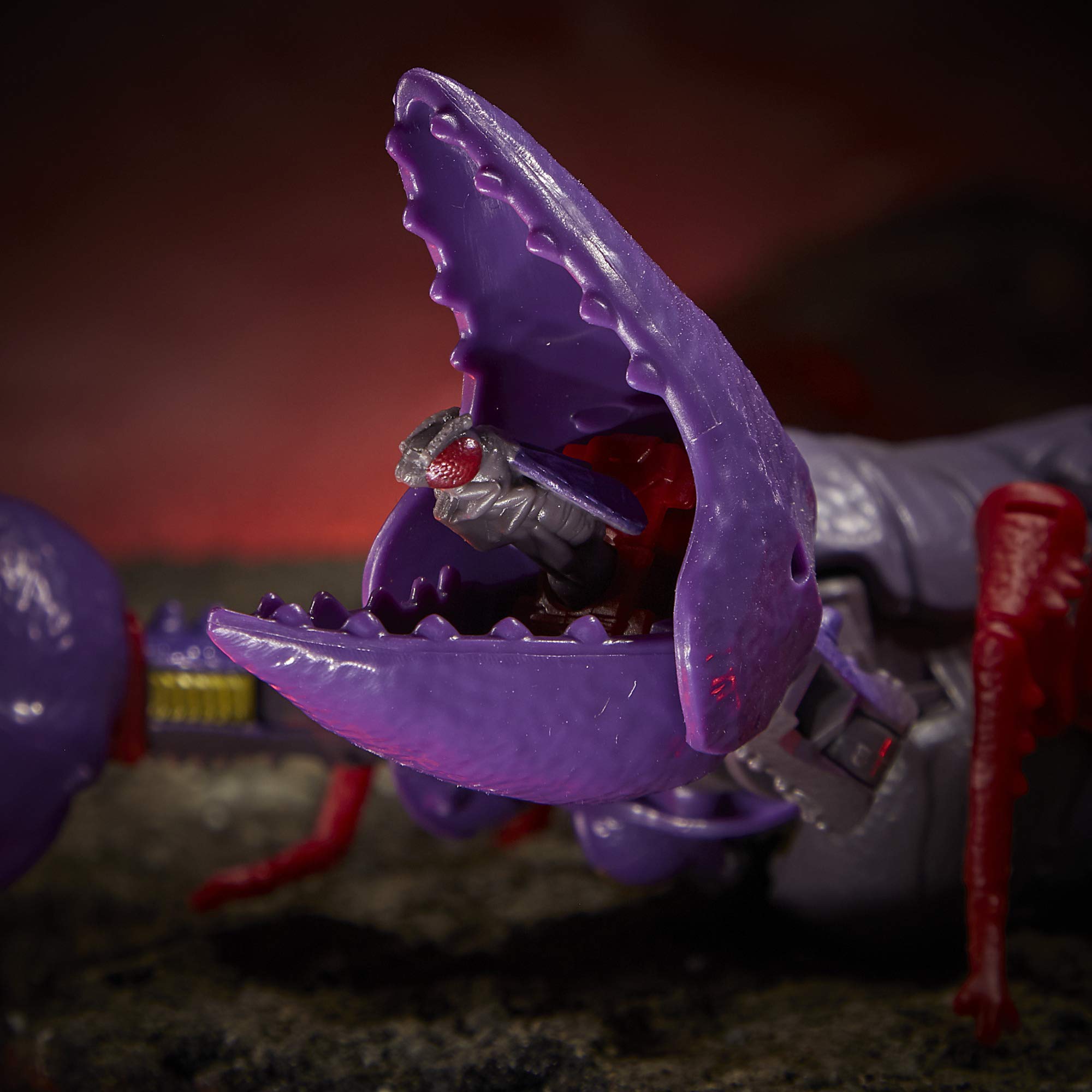 Transformers Kingdom Scorponok action figure Deluxe 14 cm