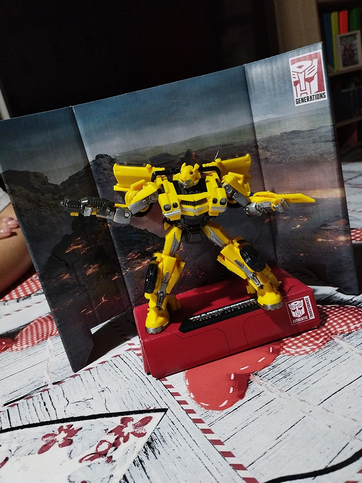 Transformers Studio Series Bumblebee 100 action figure Deluxe 11 cm Camaro