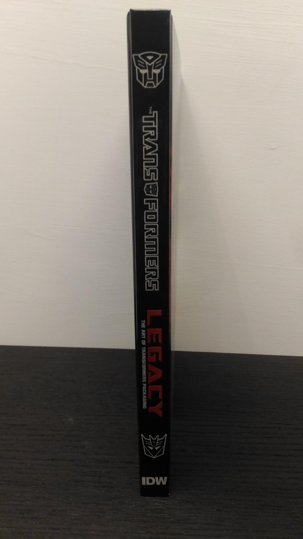 Transformers Legacy Art of Packaging libro illustrato inglese