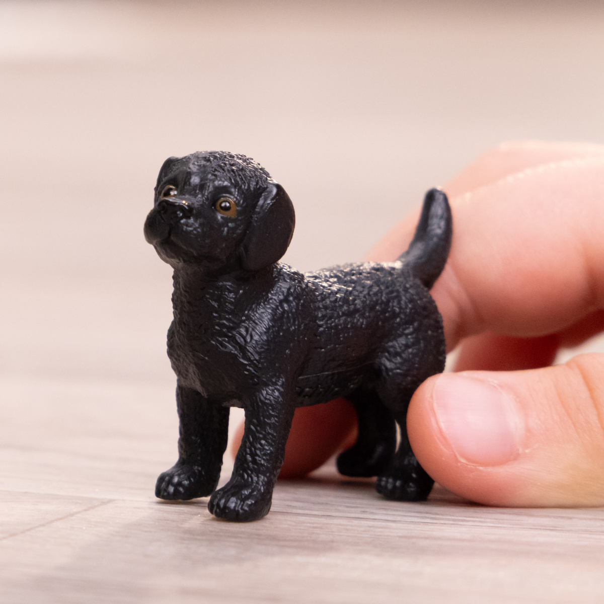 Schleich FARM WORLD 14922 statuina cucciolo labrador nero