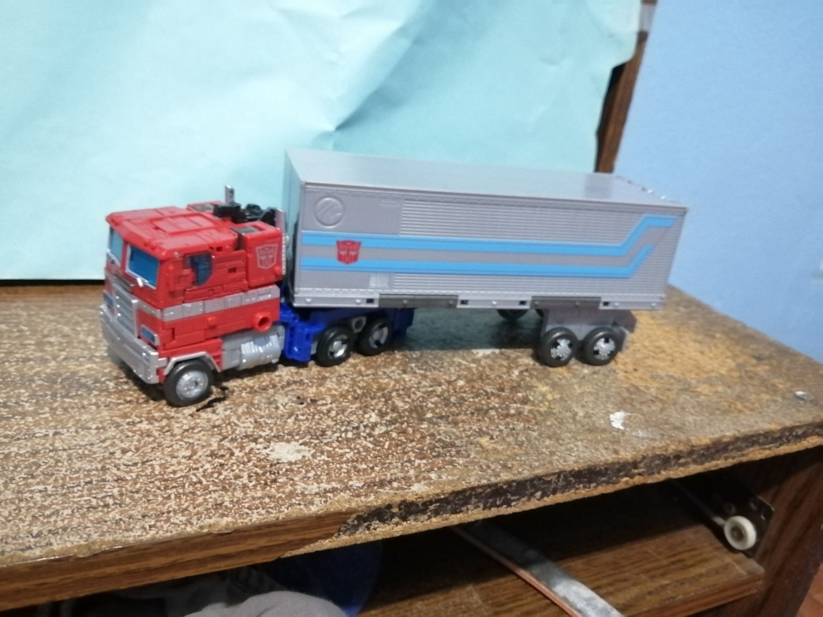 Transformers Kingdom Optimus Prime WFC-K11 Core action figure camion