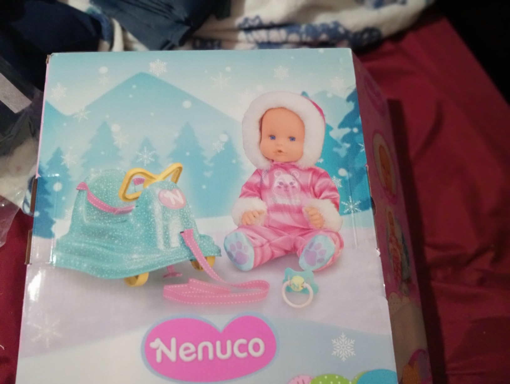 Nenuco Bambole NFN59000 bambola 35 cm con slitta rosa