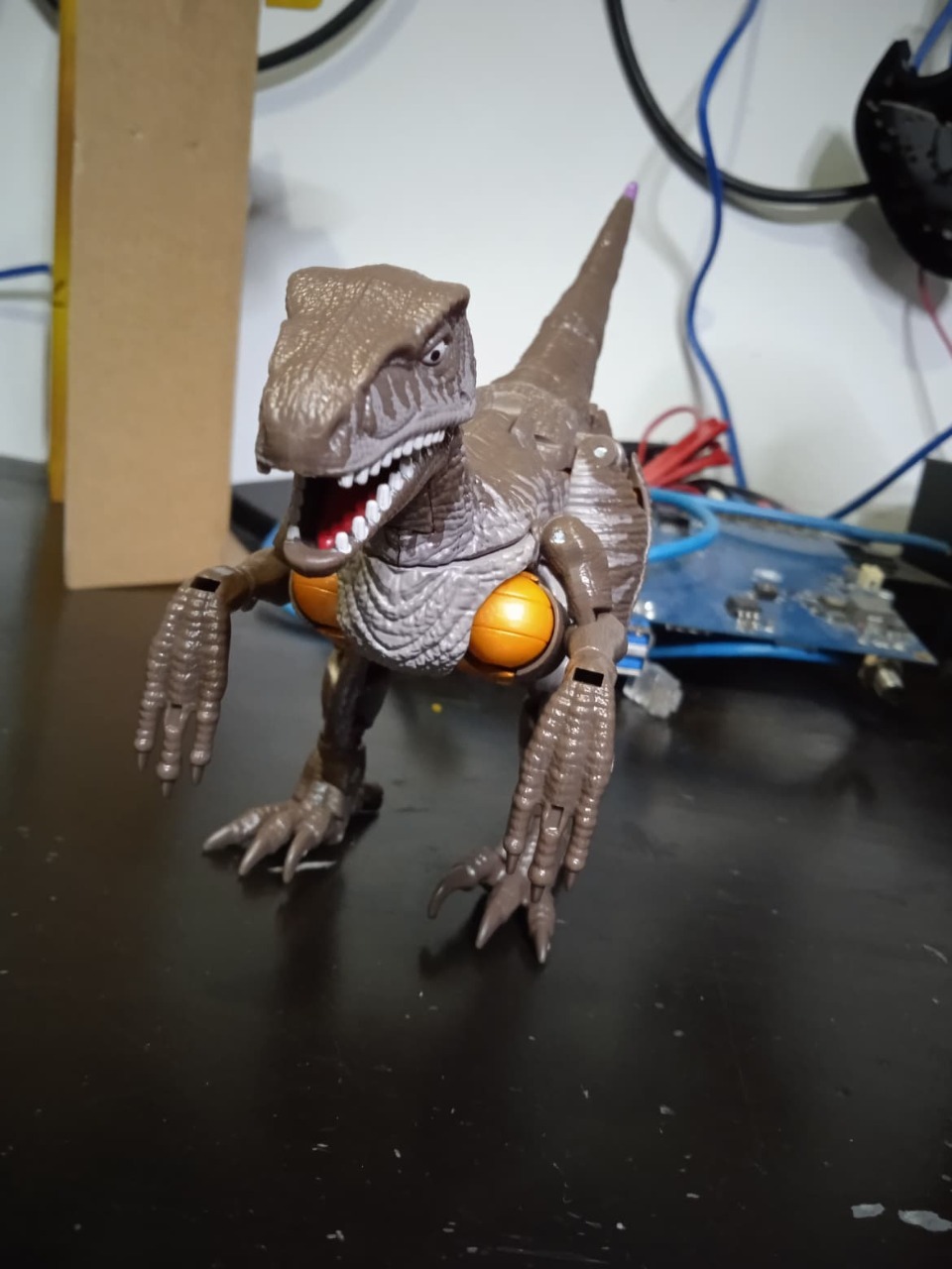 Transformers Kingdom WFC-K18 Dinobot action figure 17,5 cm