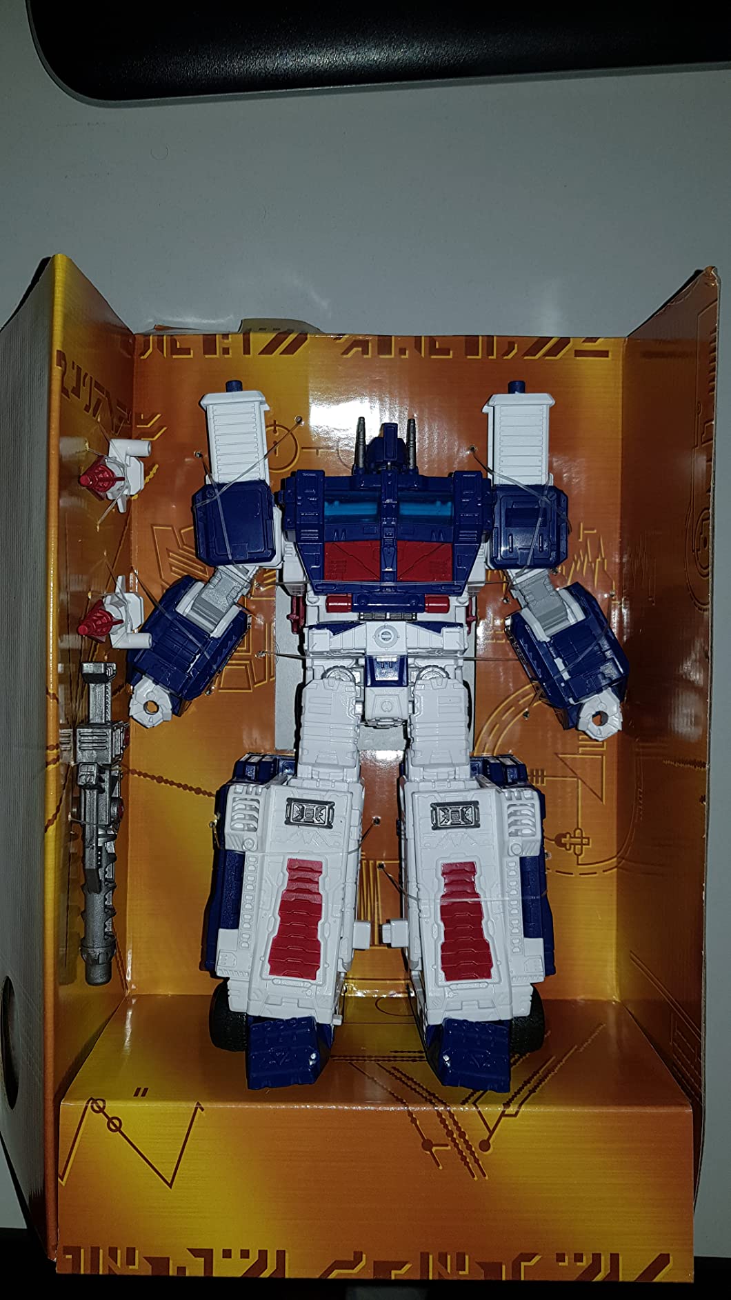 Transformers Kingdom WFC-K20 Ultra Magnus action figure 19 cm