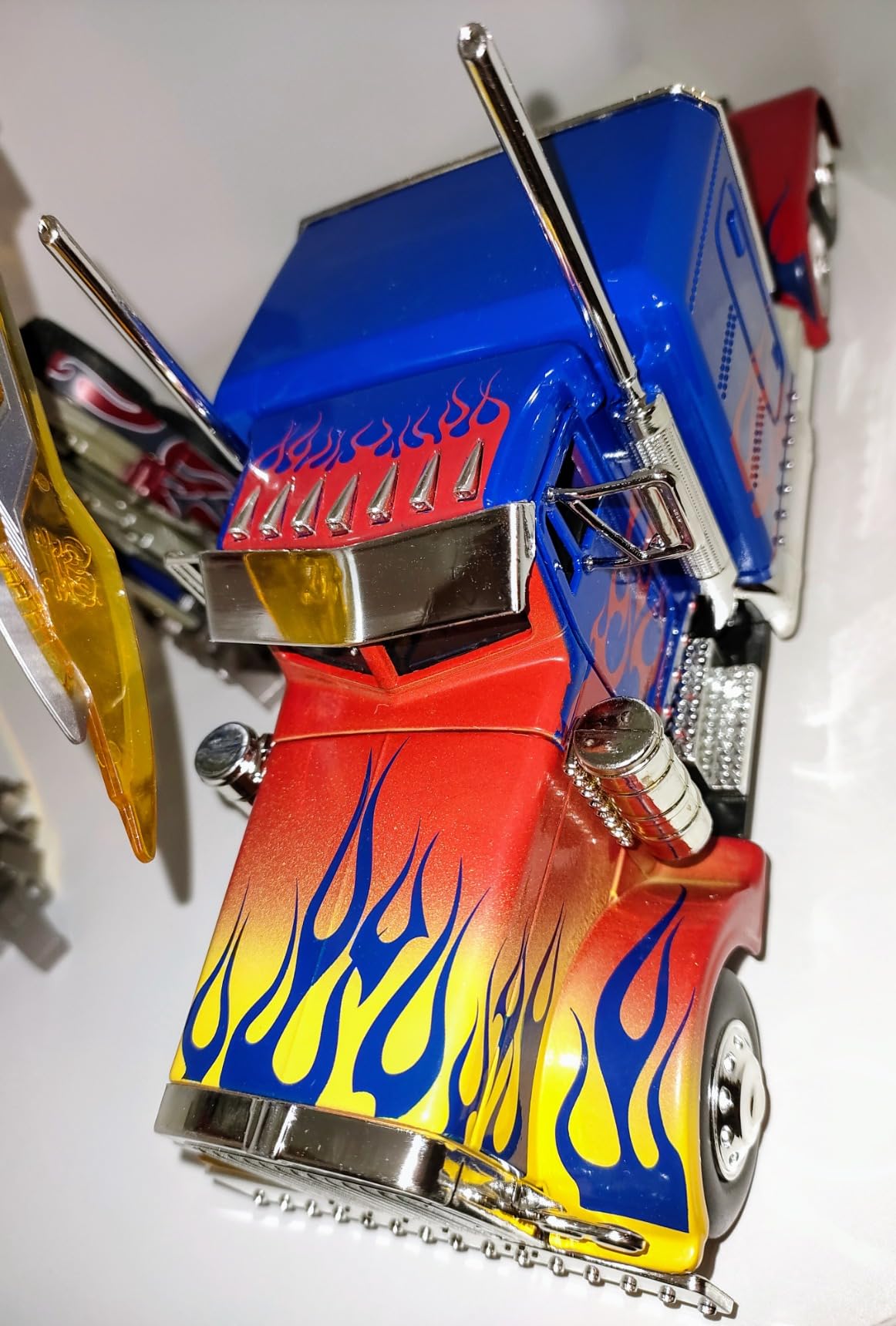 Transformers T1 Optimus Prime auto die-cast 1:24 blu rosso
