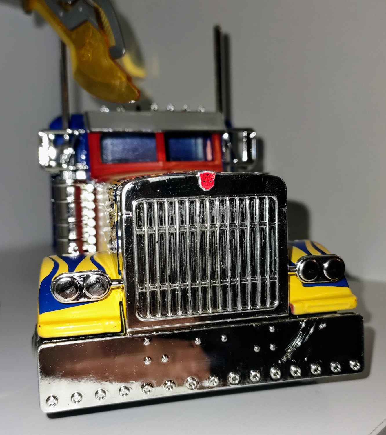Transformers T1 Optimus Prime auto die-cast 1:24 blu rosso