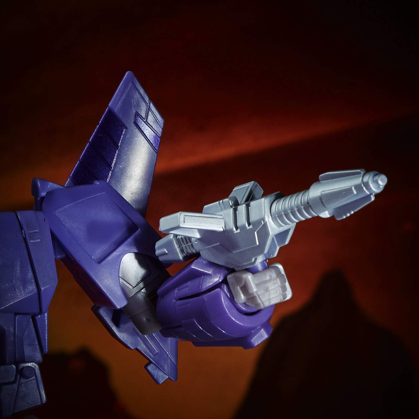 Transformers Kingdom Cyclonus WFC-K9 Voyager Action Figure 17cm