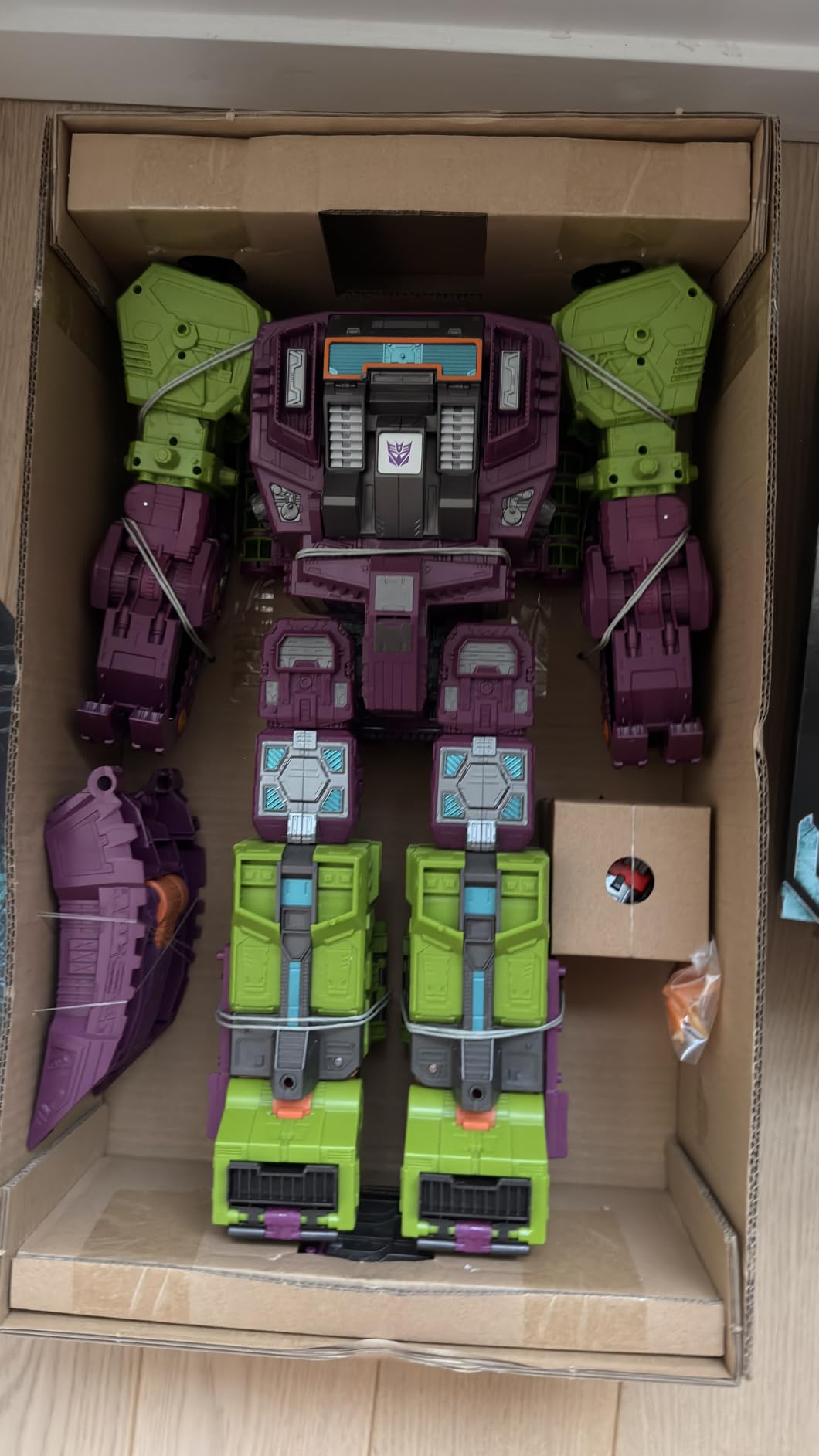Transformers Earthrise Scorponok WFC-E25 action figure 53 cm Titan