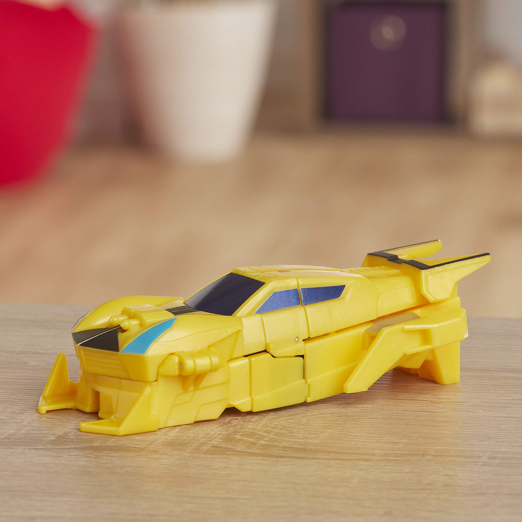 Transformers Cyberverse Bumblebee action figure 13,7 cm Sting Shot