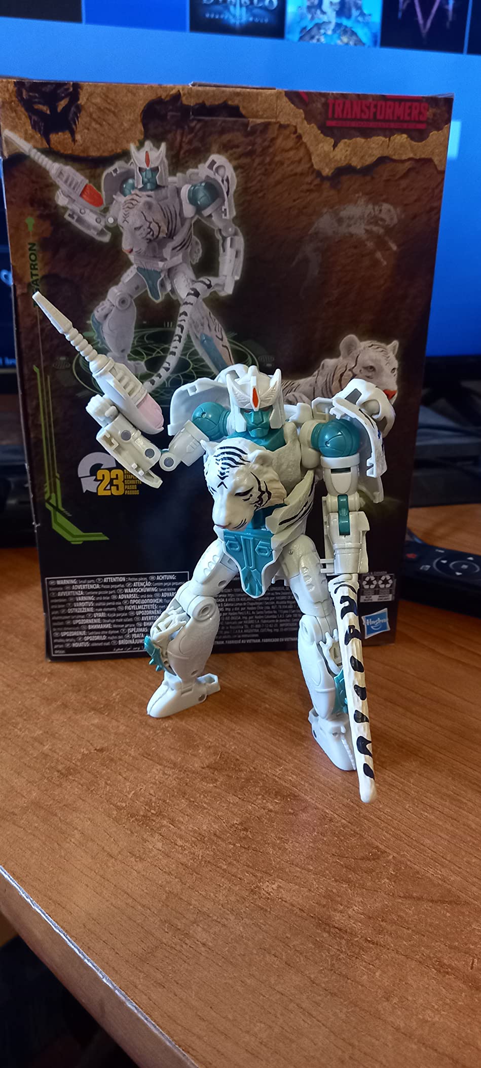 Transformers Kingdom Tigatron action figure Voyager tigre bianca