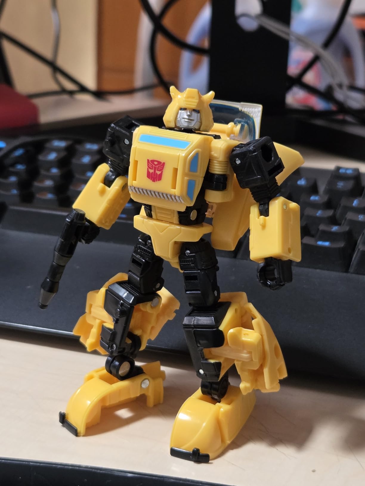 Transformers Legacy Bumblebee Origine action figure 14 cm Deluxe