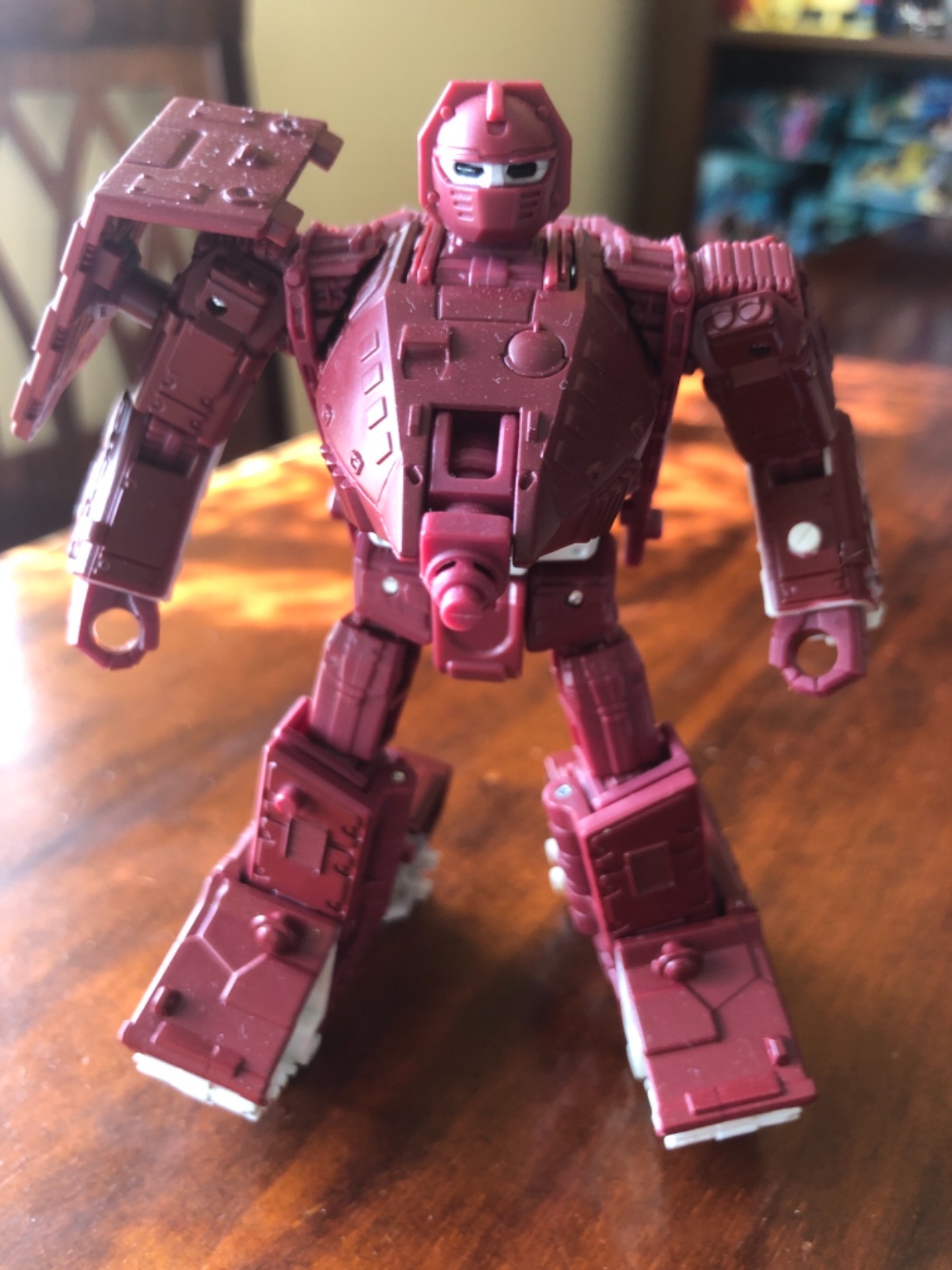 Transformers Kingdom WFC-K6 Warpath action figure 14 cm carro