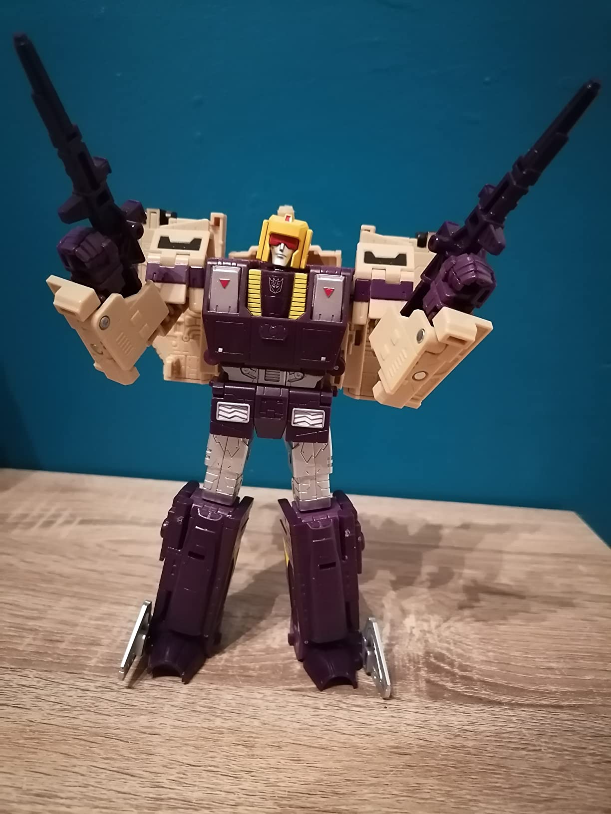 Transformers Legacy Blitzwing Leader tripla conversione action figure 17cm
